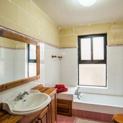 Main bathroom